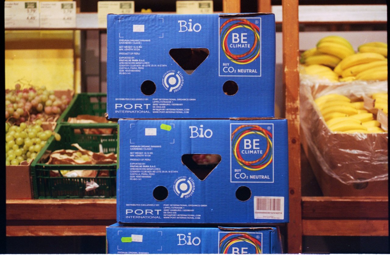 Bio-Label im Supermarkt; Foto: Falk Weiß